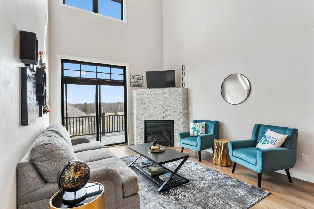 a living room with a couch and a fireplace at La Dolce Vita in Egg Harbor