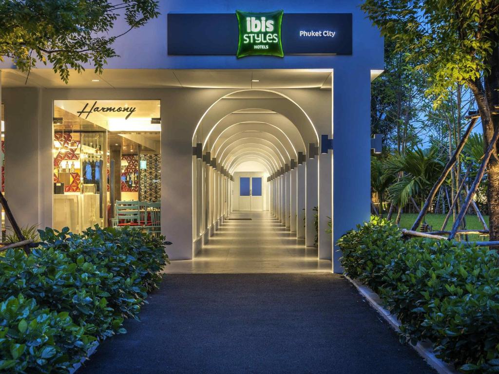 a shopping mall hallway with an archway at Ibis Styles Phuket City in Phuket