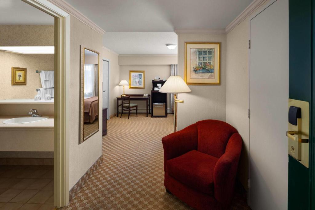 Royal Scot Hotel & Suites, Trademark Collection by Wyndham photo
