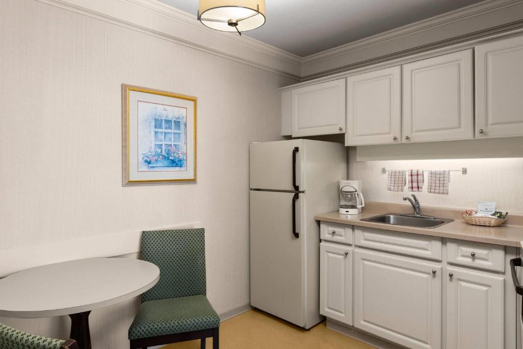 Royal Scot Hotel & Suites, Trademark Collection by Wyndham photo