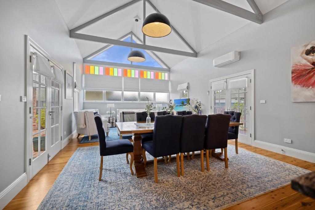 a dining room with a table and chairs at Roseberne Cottage, Luxury in the CBD! in Bathurst