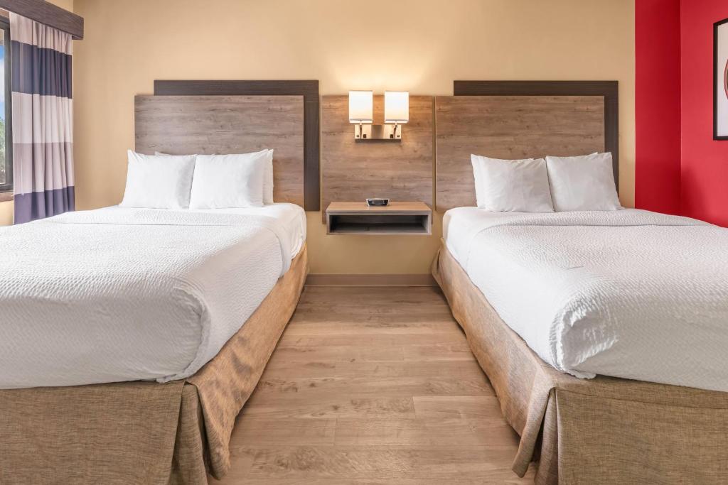 Ramada by Wyndham Minneapolis Golden Valley photo