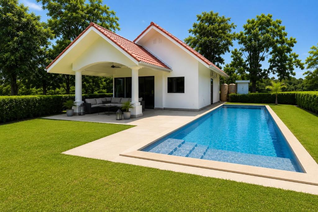 a house with a swimming pool in a yard at Private Pool Villa Huay Yai in Ban Bung
