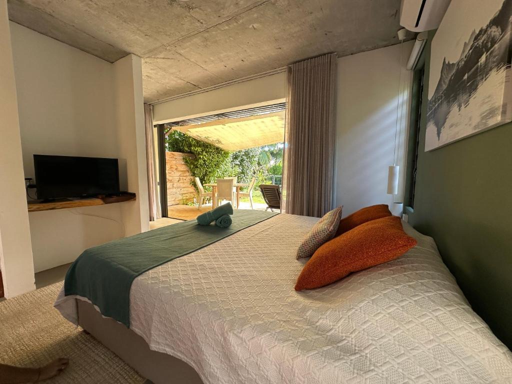 a bedroom with a large bed with a window at Cosy Studio 71 in Petite Case Noyale