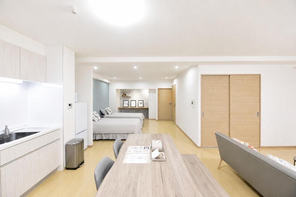 Room 402 Spacious 2LDK 80sqm Near Namba Family and Long Stay