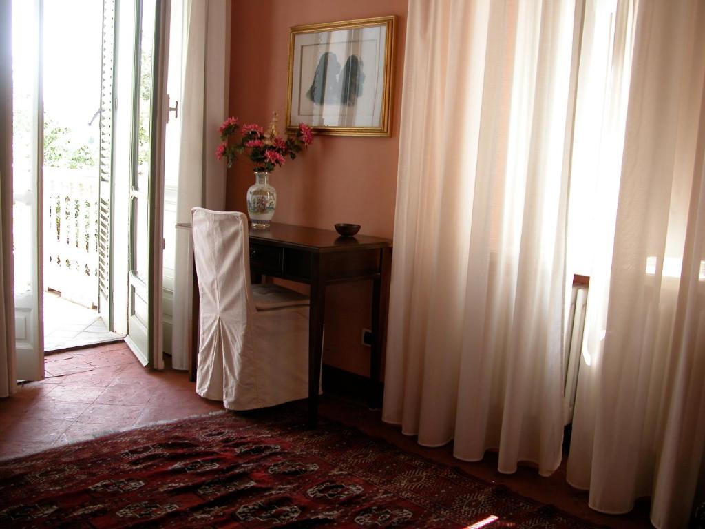 Televízia a/alebo spoločenská miestnosť v ubytovaní Villa D'Azeglio