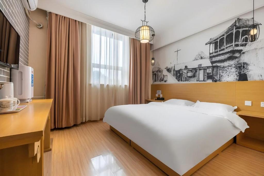 Happy Dragon Alley Hotel-In the city center with big window&free coffe laundry Fluent English speaking,Tourist attractions ticket service&food recommendation,Near Tian Anmen Forbiddencity,Near Lama temple,Easy to walk to NanluoAlley&Shichahai - 