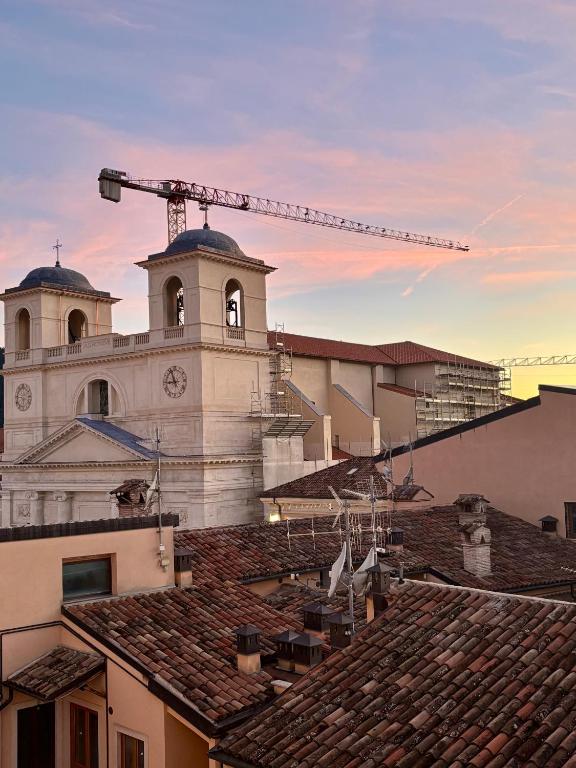 a crane on top of a building with roofs at Sirè House in LʼAquila