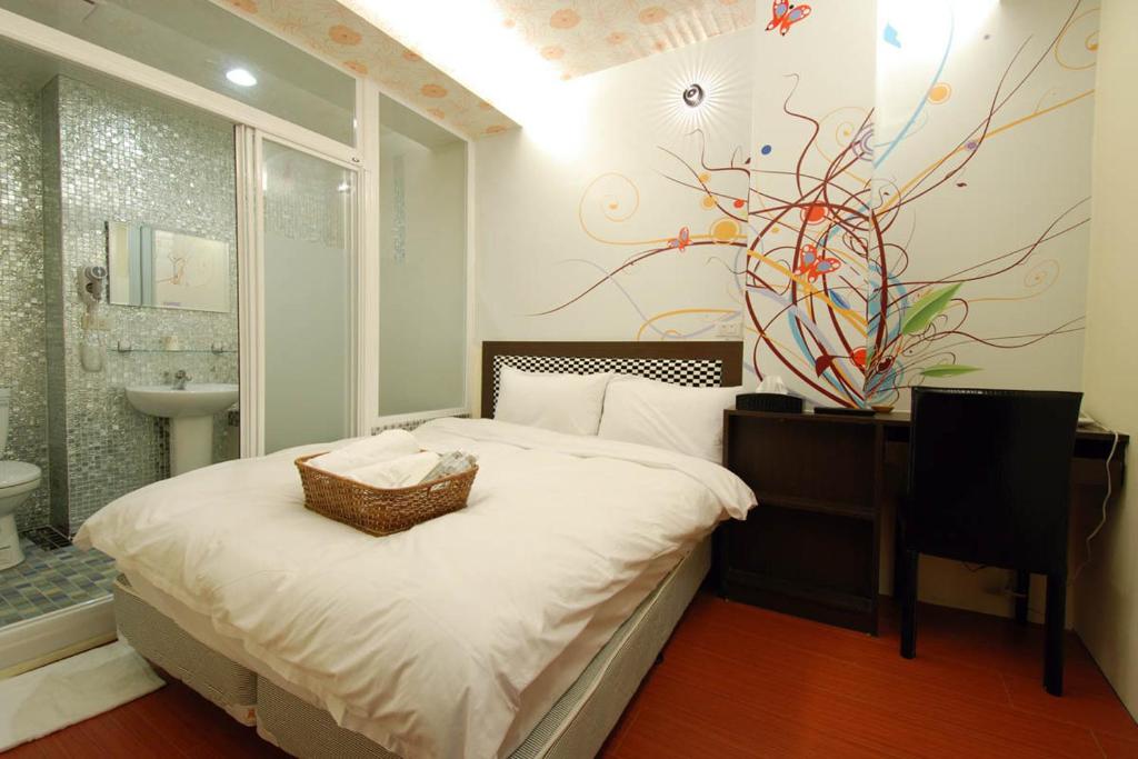Postel nebo postele na pokoji v ubytování Happiness Inn