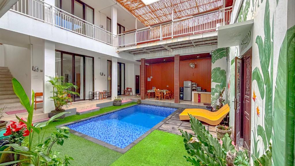a courtyard with a swimming pool in a house at Agung Guest house Canggu in Dalung
