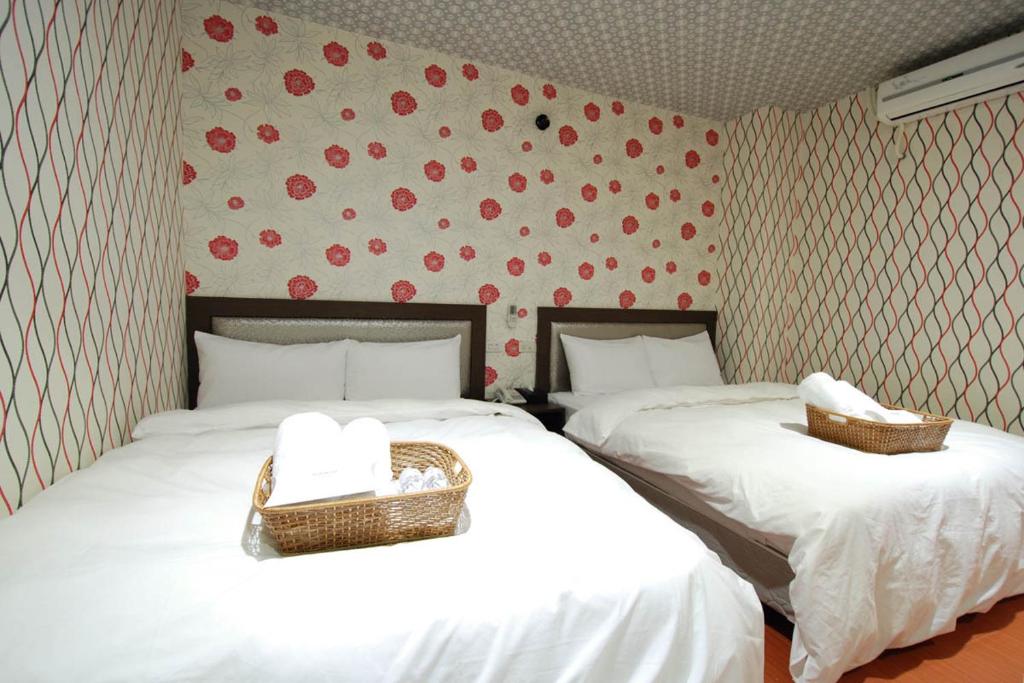 Postel nebo postele na pokoji v ubytování Happiness Inn
