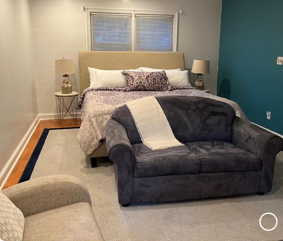 Llit o llits en una habitació de Cozy Elegance