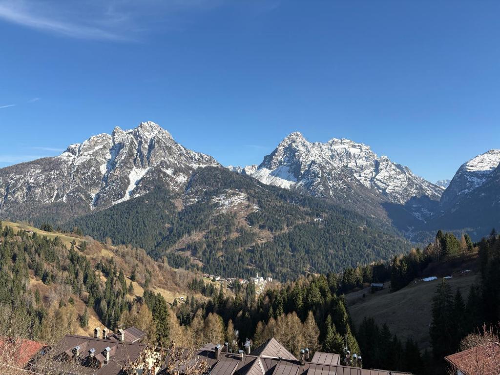 a view of a mountain range with snow covered mountains at Ceda Fiore in Costalta
