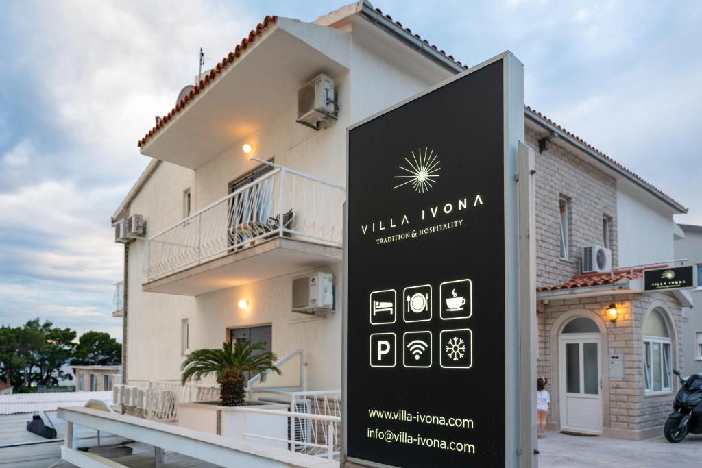 a sign for a villa morani in front of a building at Bed and Breakfast Ivona in Baška Voda