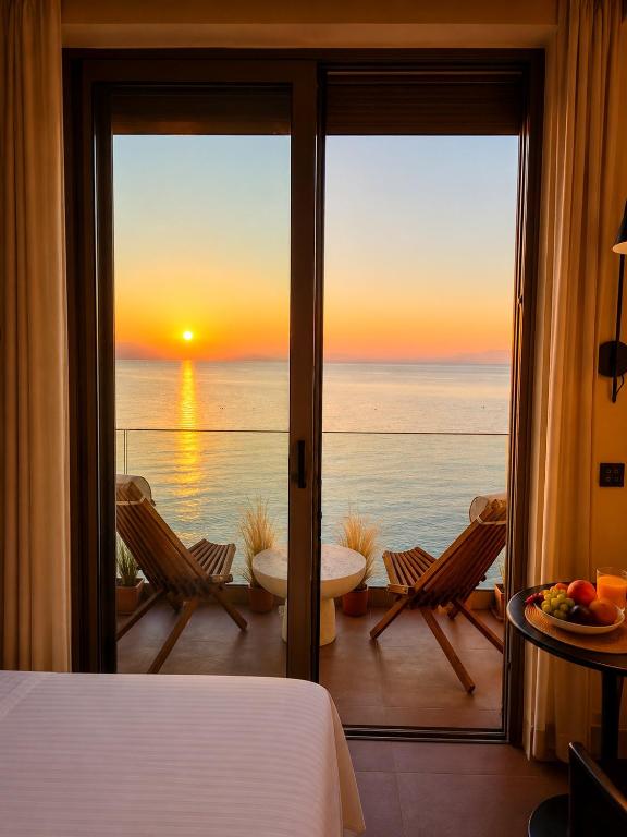 a hotel room with a view of the ocean at Ca' Mare luxury suite in Mesongi