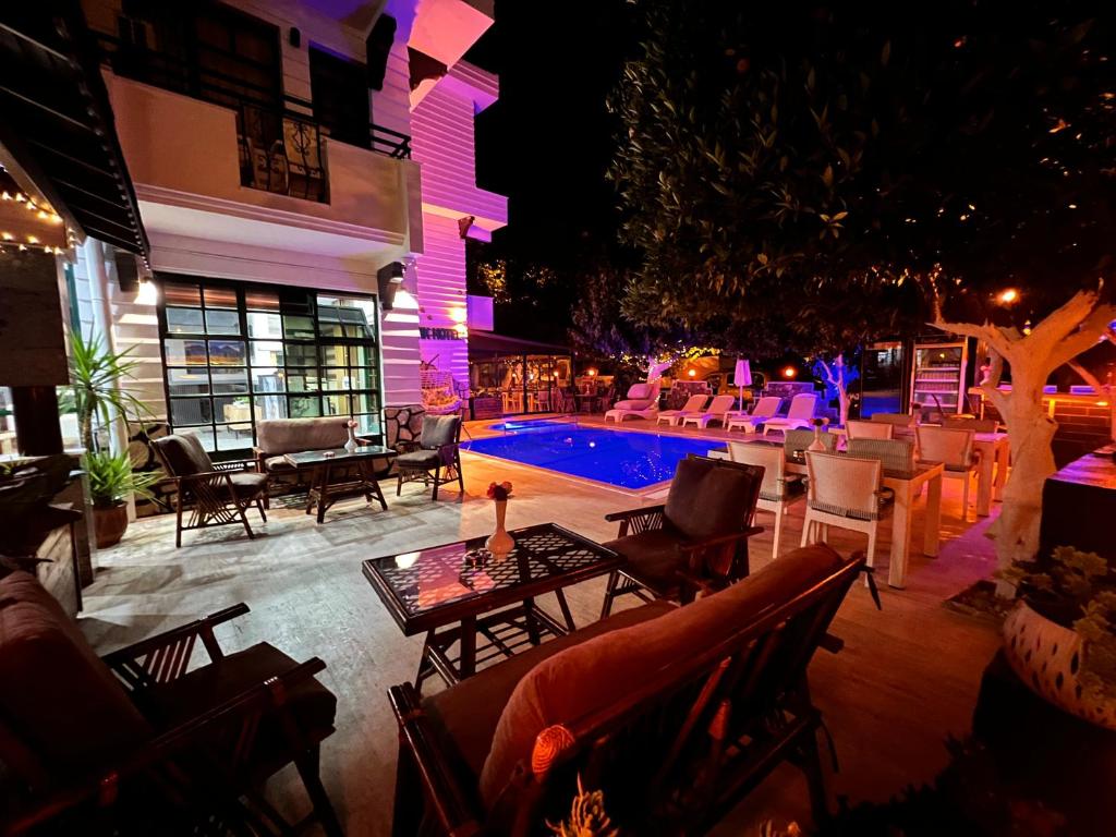 فضای داخلی Kutberk Hotel Kemer در آنتالیا - تصویر ۳