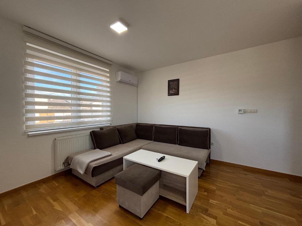 a living room with a couch and a table at Apartman Pale - Biljana in Pale