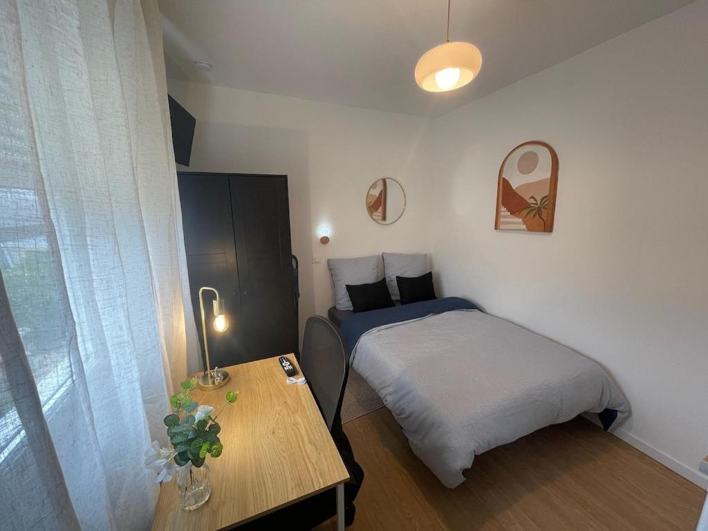 Chambre 4 confort avec cuisine, 10m2, salle de bain partagé avec une autre