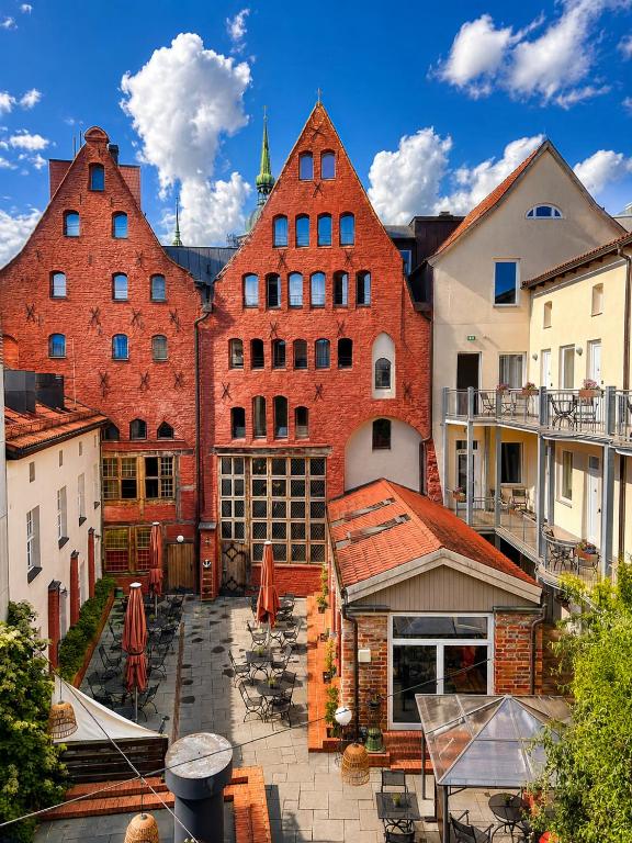 a group of buildings with red brick at Scheelehof - Ein Lieblingsplatz Hotel in Stralsund
