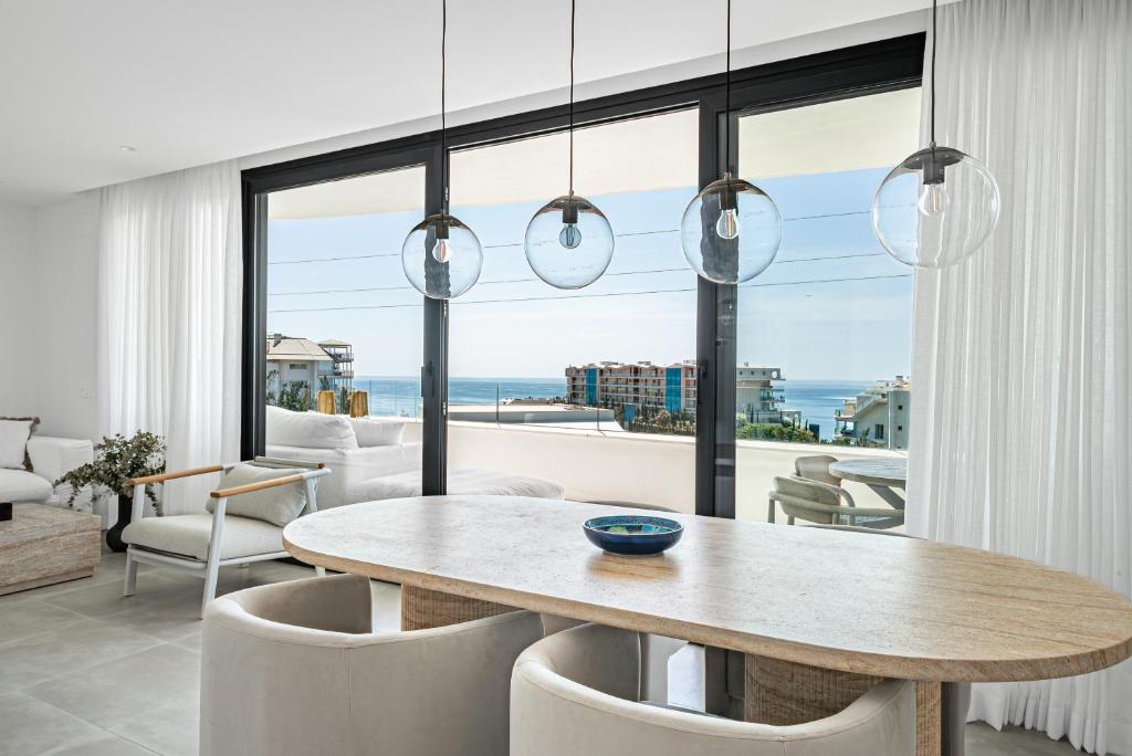 Elegant Sea-View Apartment in El Higuerón