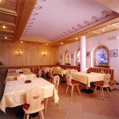 Restaurace v ubytování Hotel Scoiattolo