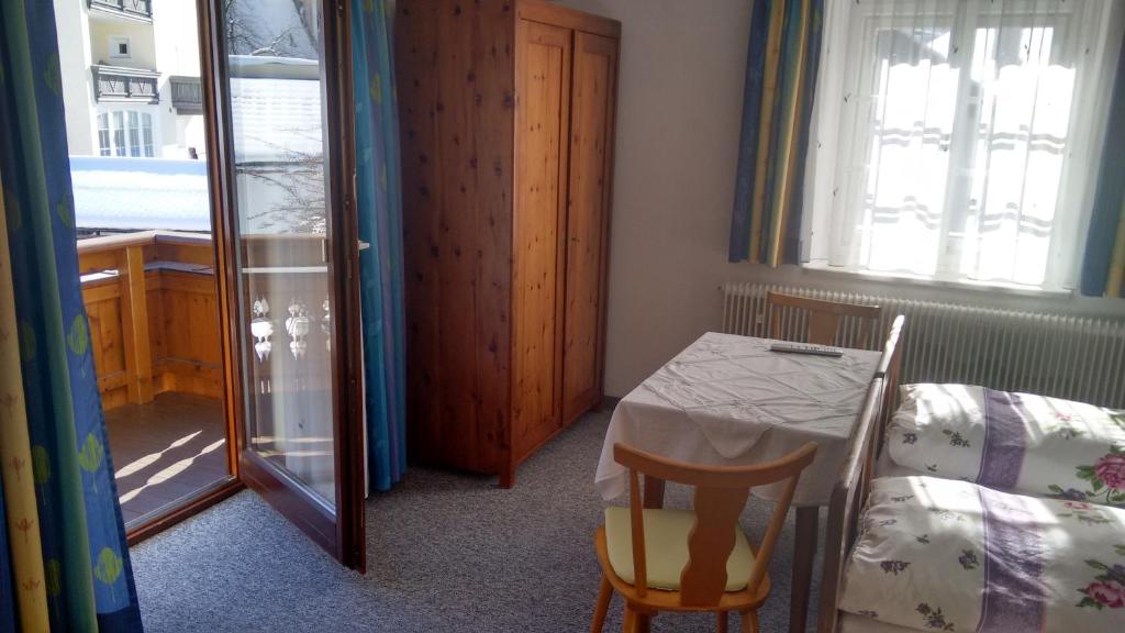 Postel nebo postele na pokoji v ubytování Gästehaus Schöpf Elsa