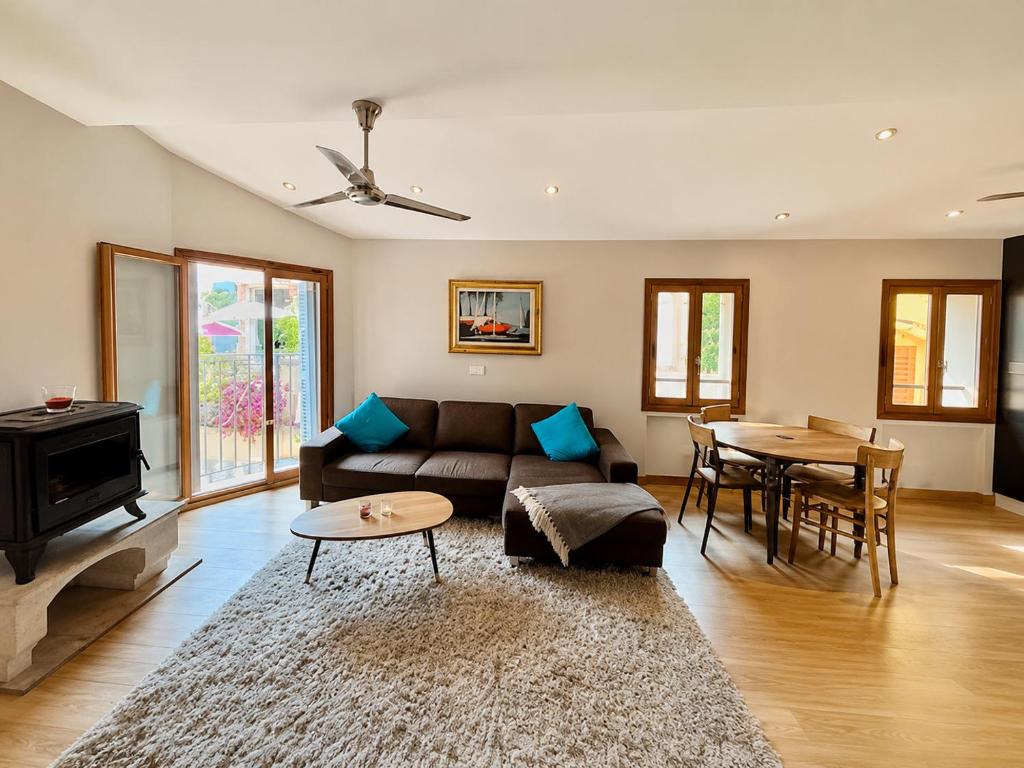 Appartement lumineux vue mer calme au cœur du viel Antibes clim neuve