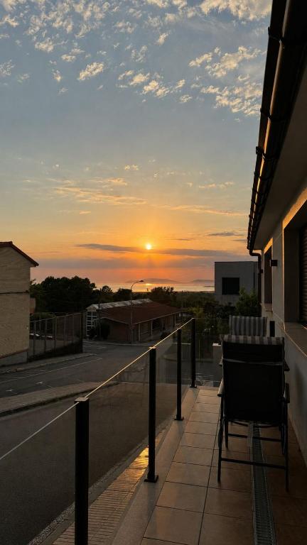 a chair on a balcony with the sunset in the background at Terraza del atardecer in Vilar