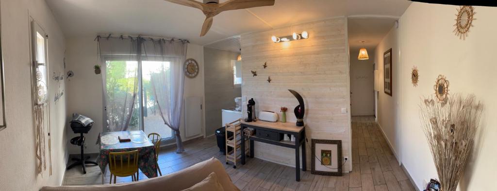 Appartement centre village rez-de-jardin parking privé et wifi