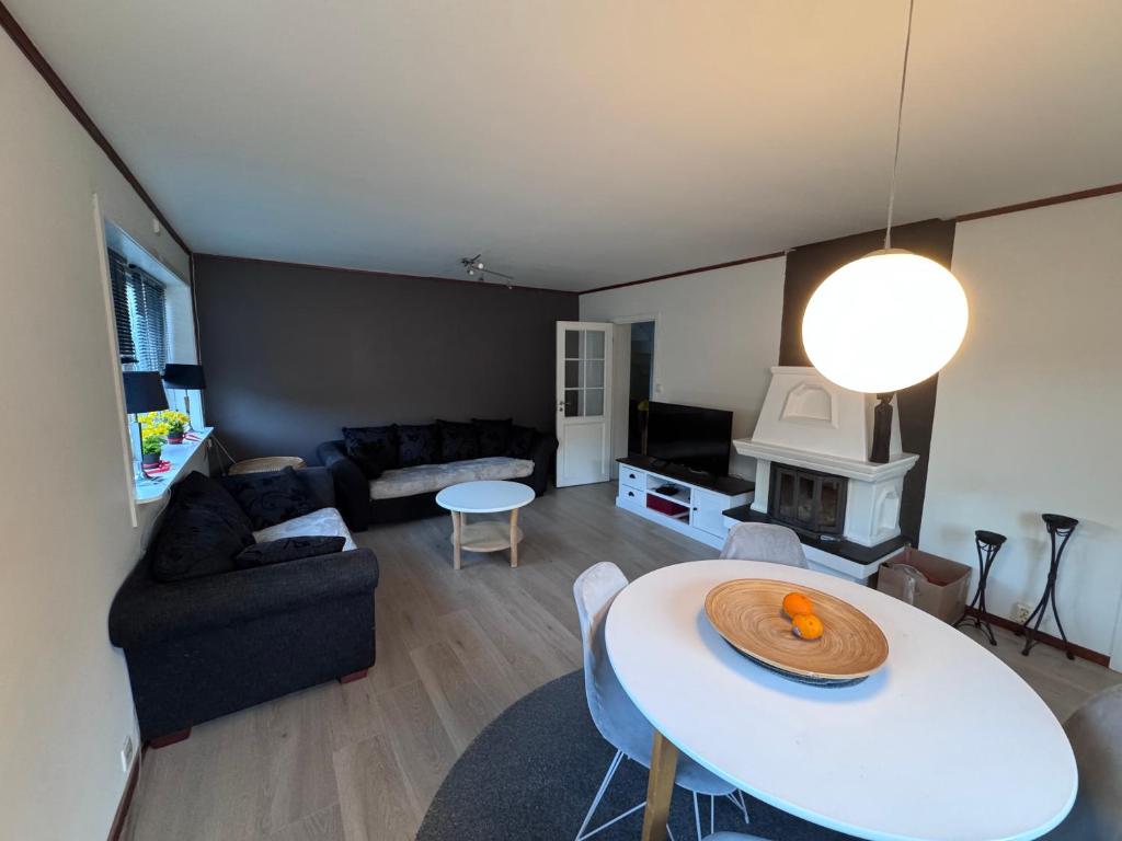 a living room with a table and a couch at Rent Apartament Lofoten in Svolvær