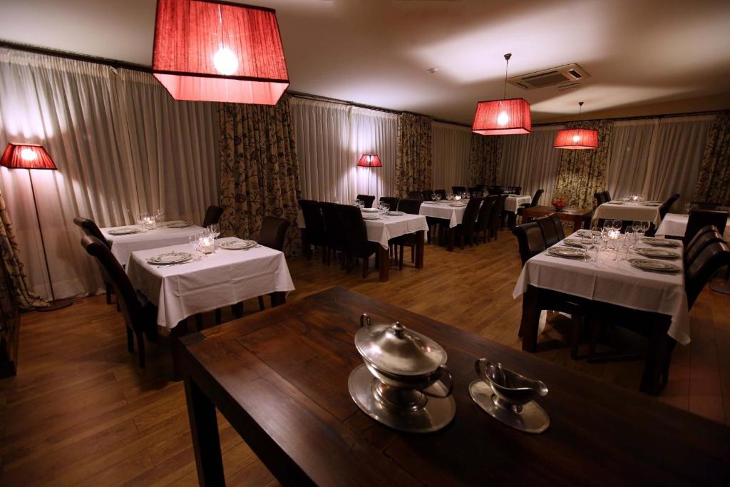 Reštaurácia alebo iné gastronomické zariadenie v ubytovaní La Senda de los Enebros