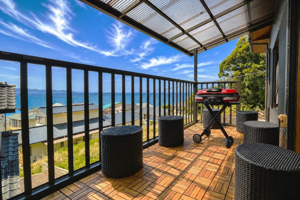 a grill on a balcony with a view of the ocean at Balistyle Tateyama View in Tateyama