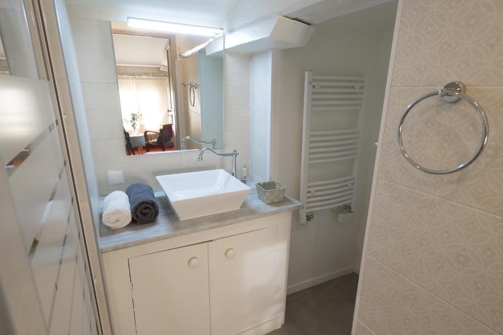 La Tillaie SPA et Sauna - Double Room With Private Bathroom