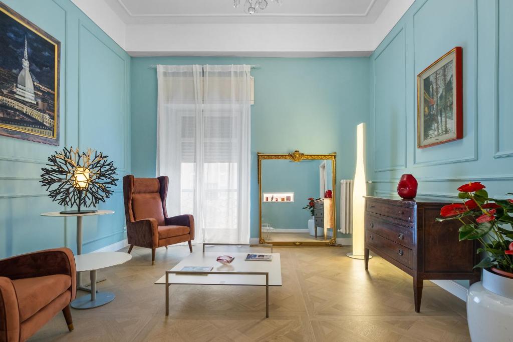 a living room with blue walls and a mirror at Borgogna Living in Vercelli