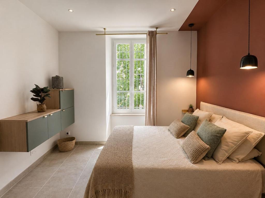 City center - Air-conditioned apartment with patio