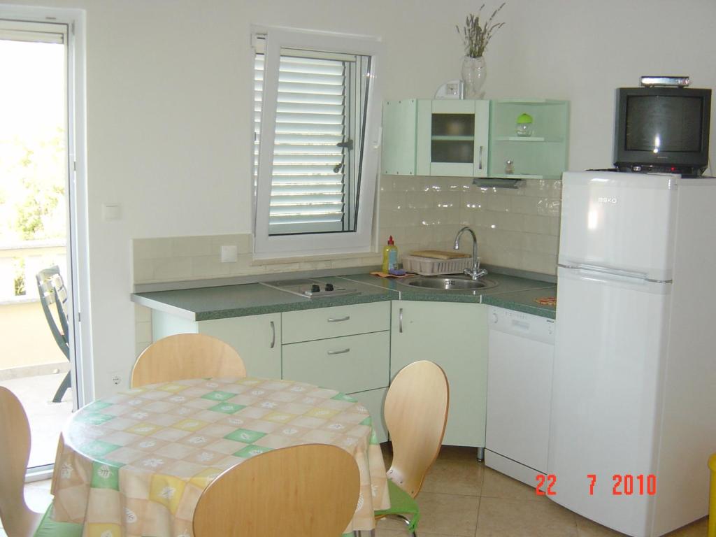 Kuchyňa alebo kuchynka v ubytovaní Apartments Prahović