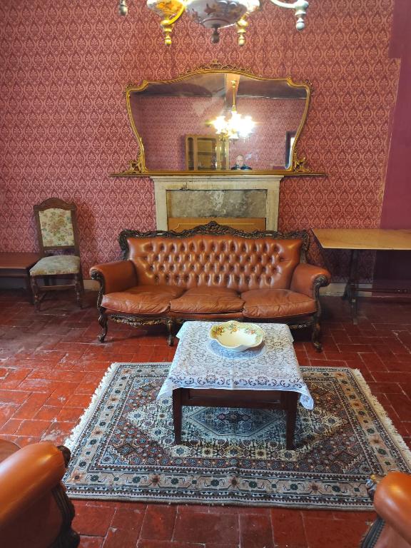 a living room with a couch and a table at Casa Yos in Vallerano