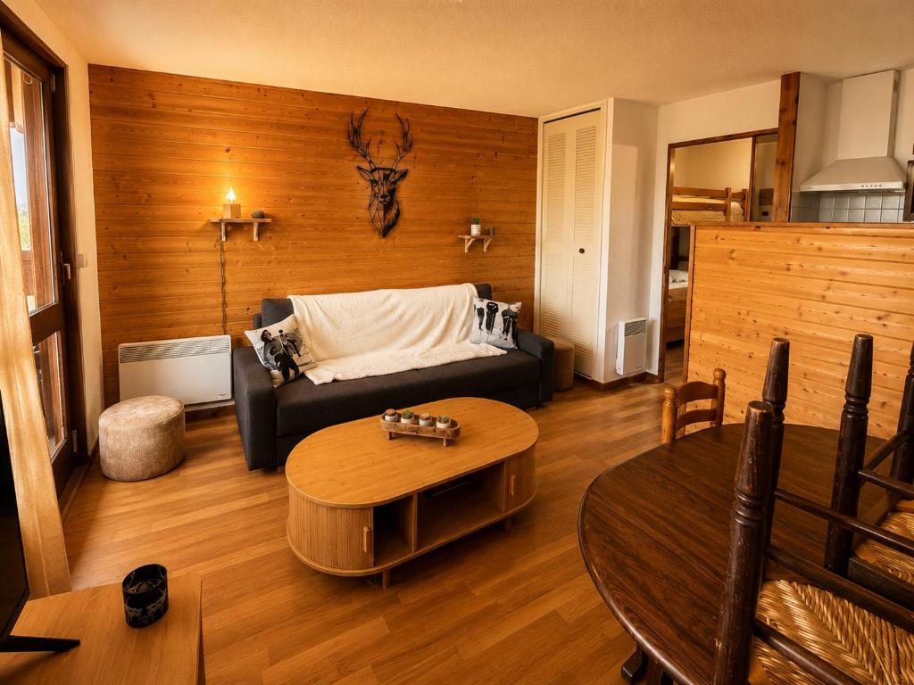 a living room with a couch and a table at Cozy studio balcon et parking in Font-Romeu
