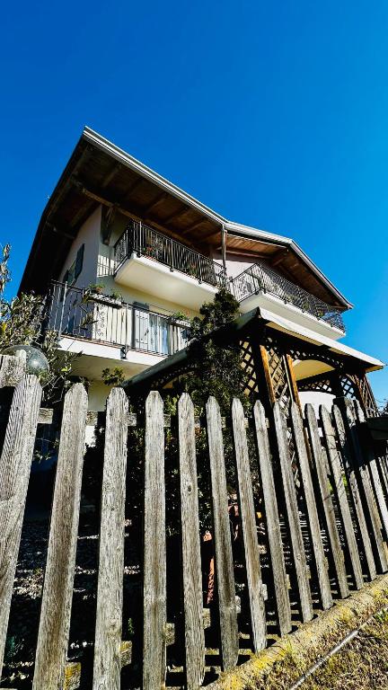 a wooden fence in front of a house at Agritur Due Valli in Livo