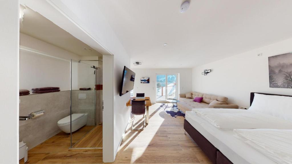a bedroom with a bed and a bathroom at Apartment Gemini by Salzkammergood Living in Tauplitz