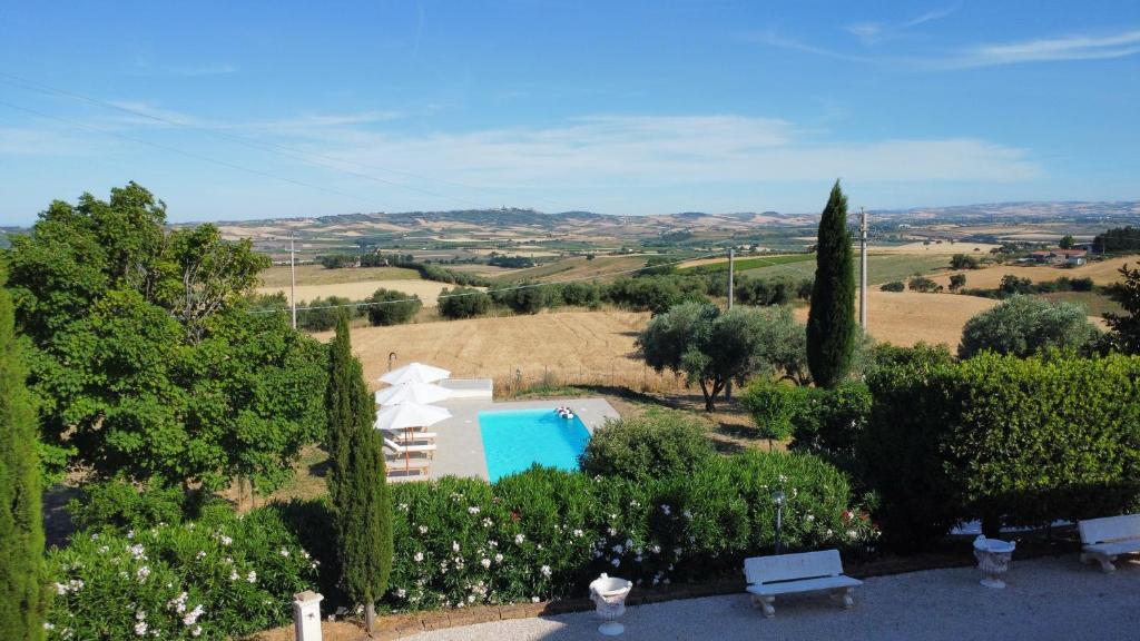 an aerial view of a villa with a pool and trees at Relais Casale Corvo in Guglionesi