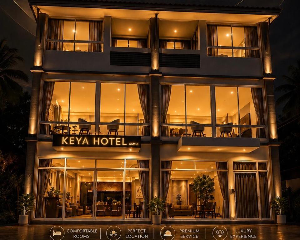 Ein Kaya-Hotel ist nachts beleuchtet in der Unterkunft Keya hotel samui in Plai Laem