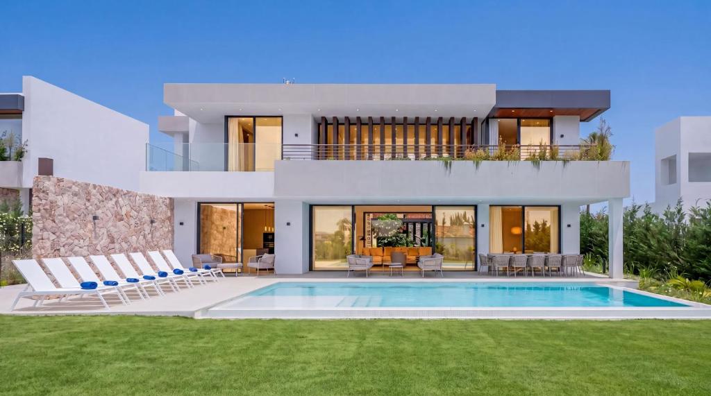 VACATION MARBELLA I Villa Trophy, Built in 2026, Private Turquoise Pool, 6BDR, Walking Distance to Los Naranjos, Minutes from Puerto Banus, Luxury Interiors, Private GYM, Lounge Bar