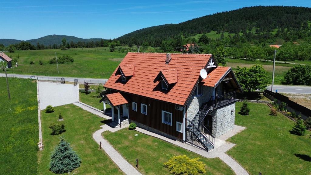 an overhead view of a house with a red roof at MY WAY apartman i sobe in Saborsko