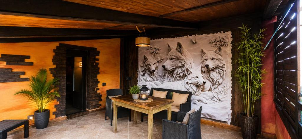 a dining room with a wall mural of wolves at Apartamentos El Guardaviñas in Ábalos