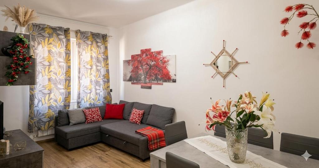 a living room with a couch and a table at Appartamento LIBERTA, Liguria in Rapallo