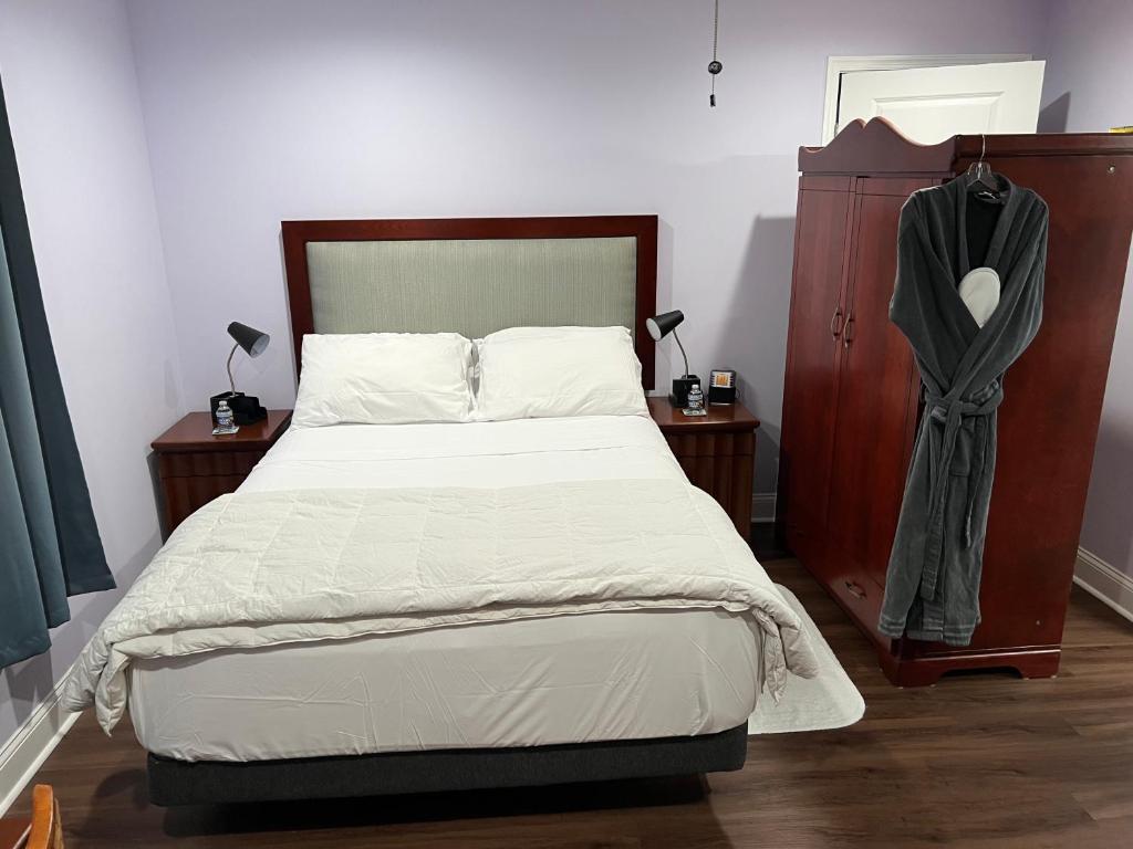 a bedroom with a bed with two night stands and two lamps at Carib Comfort B and B in Upper Marlboro