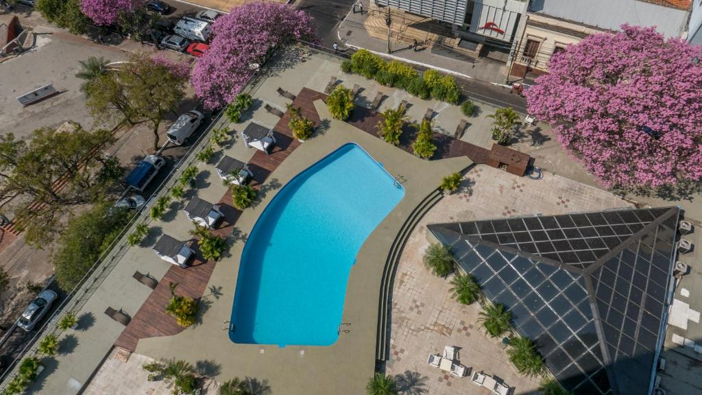 Bazén v ubytování Hotel Guarani Asuncion nebo v jeho okolí