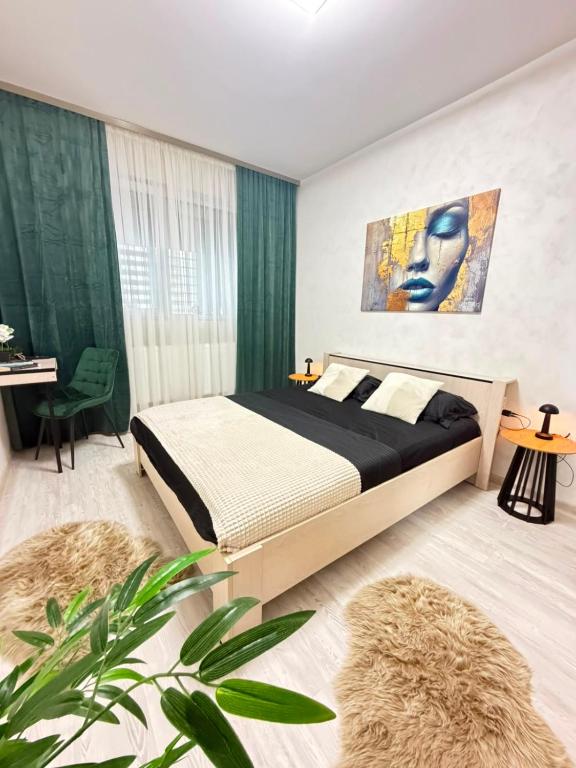 a bedroom with a bed and a desk in it at DIAMOND MIRAGE Militari Residence in Chiajna