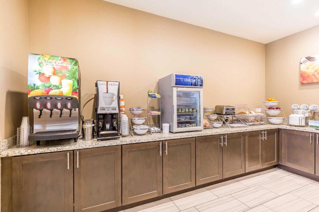 Comfort Suites Near Sam Houston Race Park photo